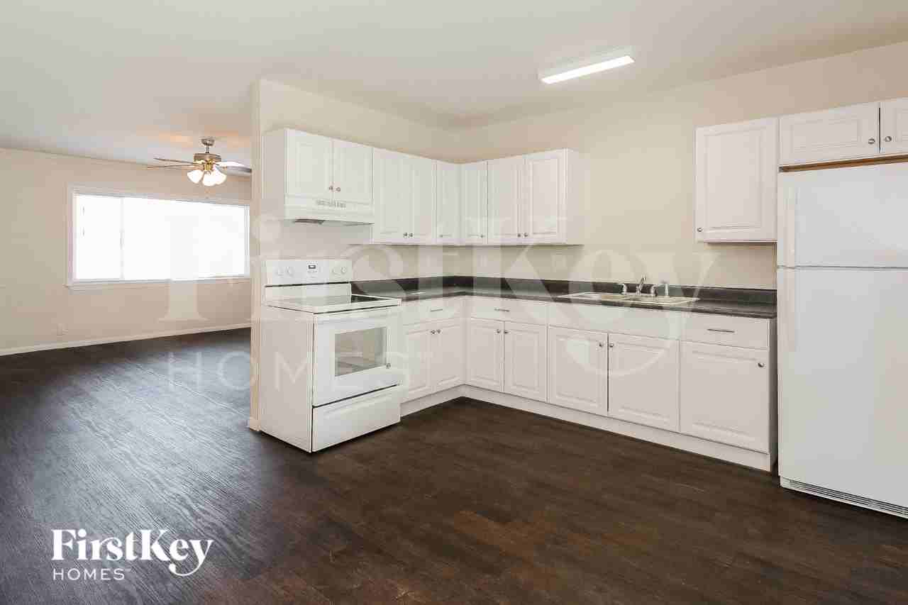 2128 Carver Ave - Photo 7 of 18