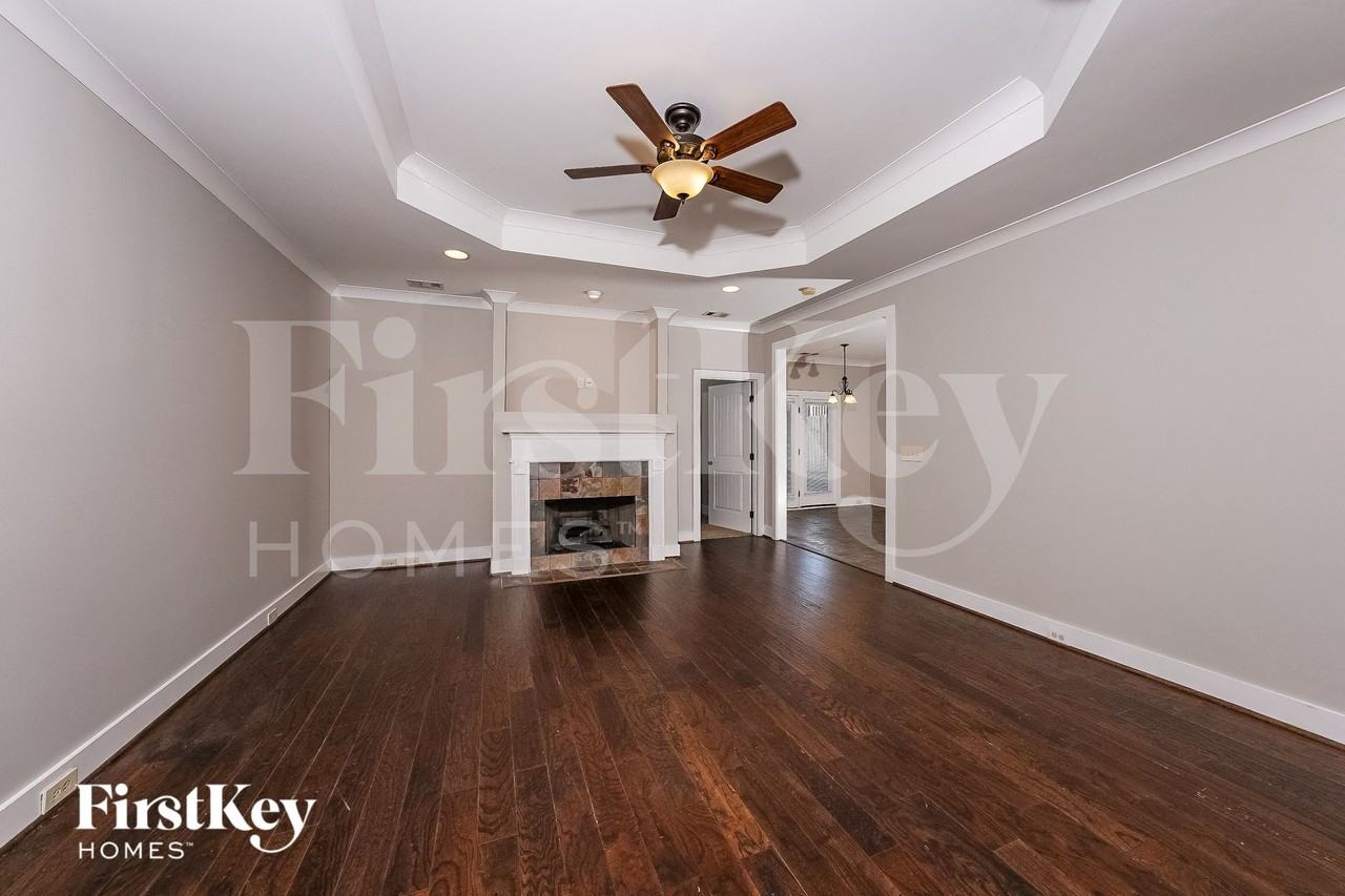 2044 Highview Way - Photo 2 of 14