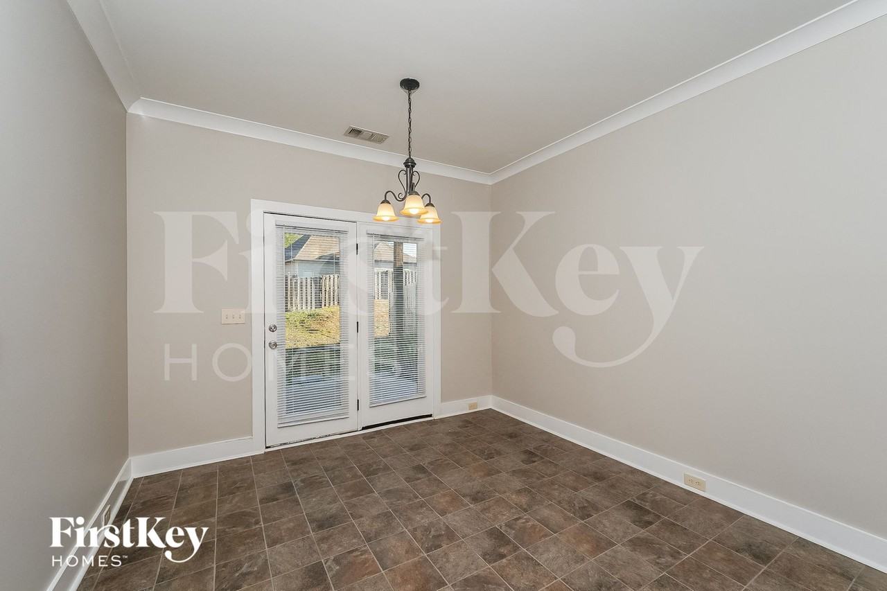 2044 Highview Way - Photo 4 of 14