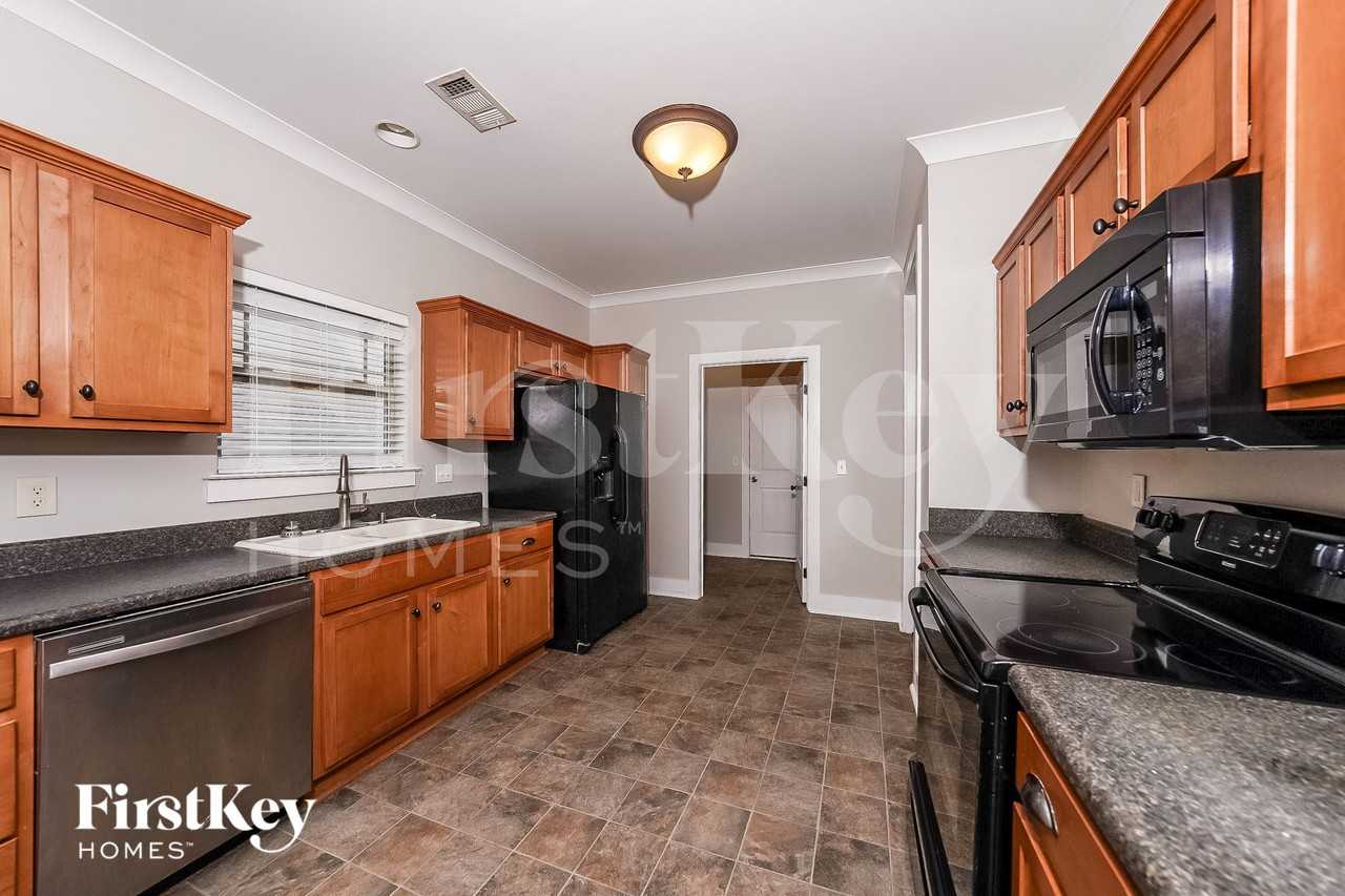 2044 Highview Way - Photo 5 of 14