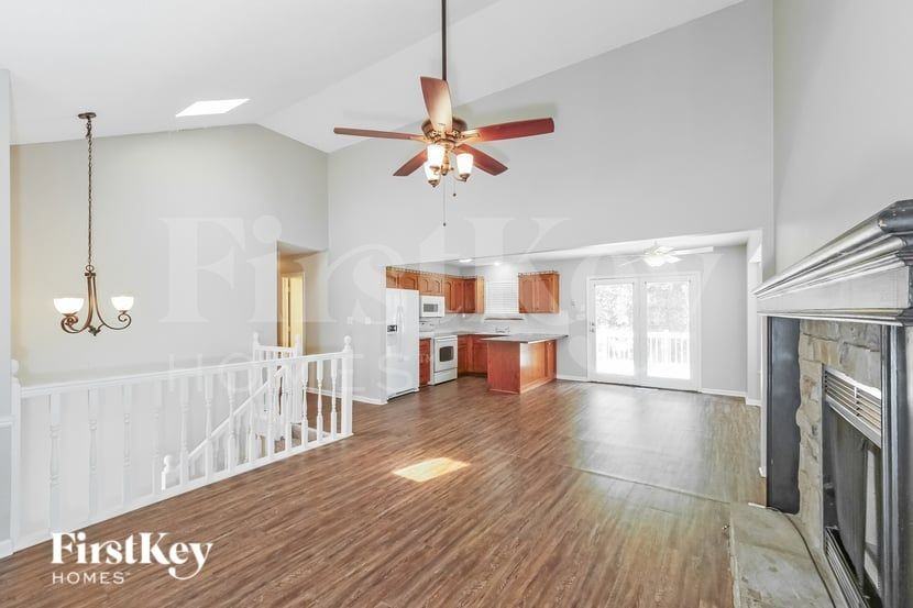 2035 Ne Cookson Ct - Photo 2 of 16