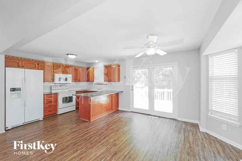 2035 Ne Cookson Ct - Photo 5 of 16