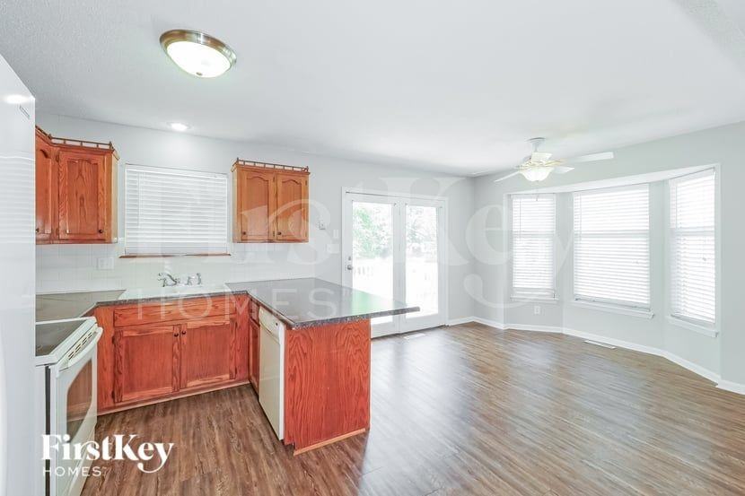 2035 Ne Cookson Ct - Photo 6 of 16