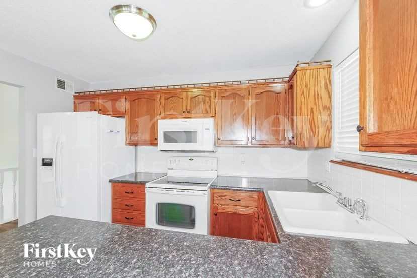 2035 Ne Cookson Ct - Photo 7 of 16