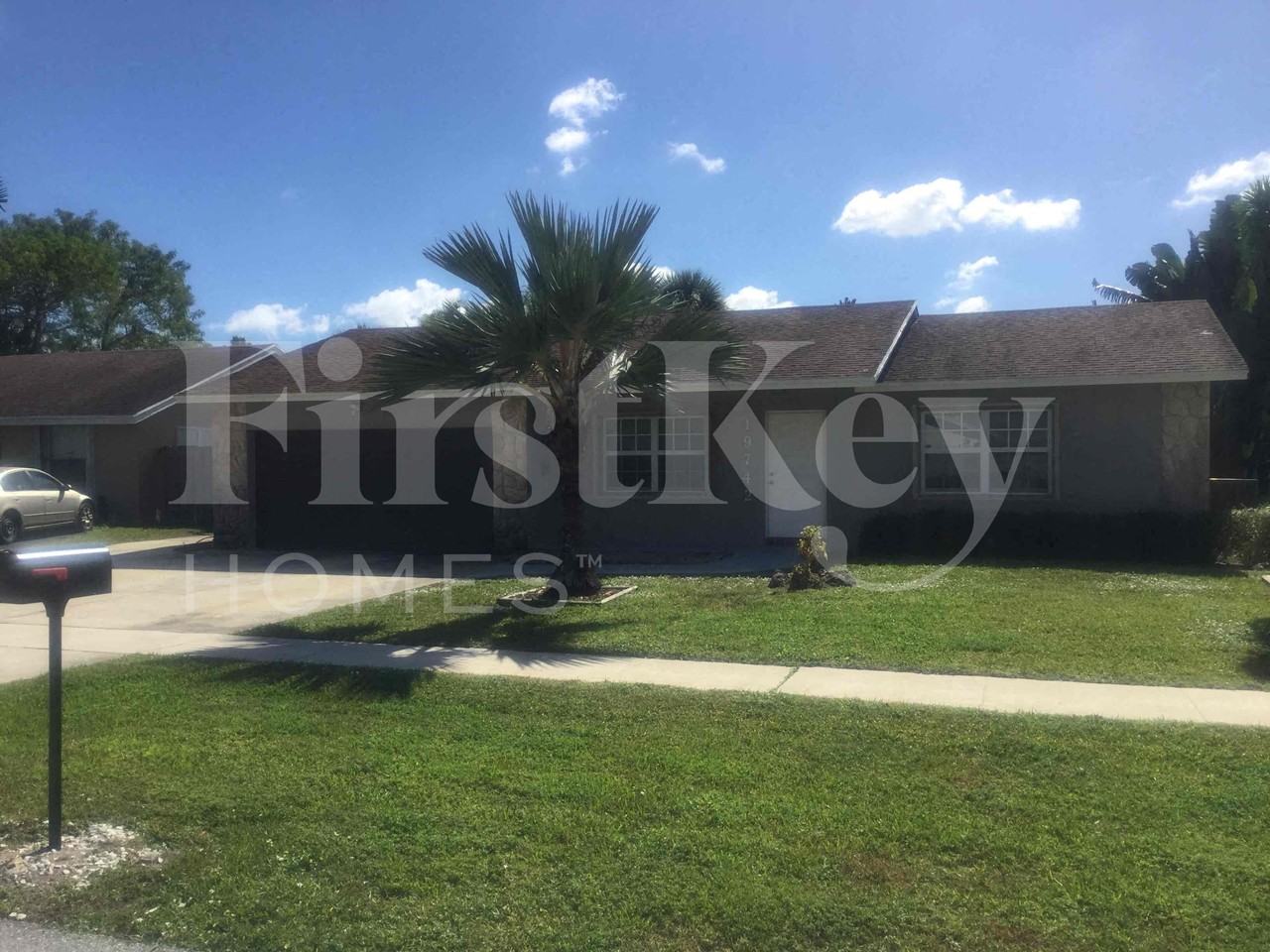 19742 Carolina Cir - Photo 2 of 41