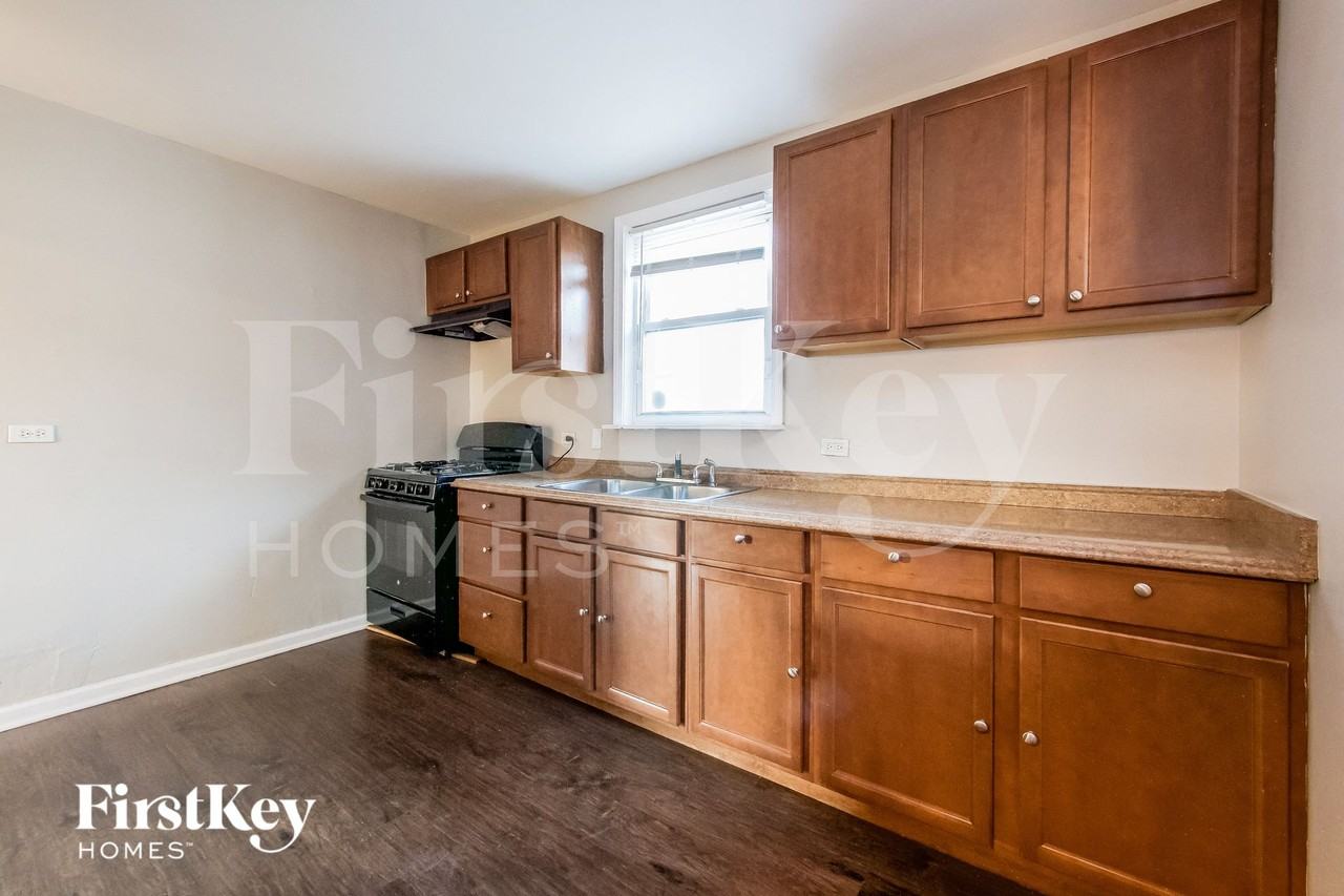 19 E 140th Ct - Photo 7 of 14