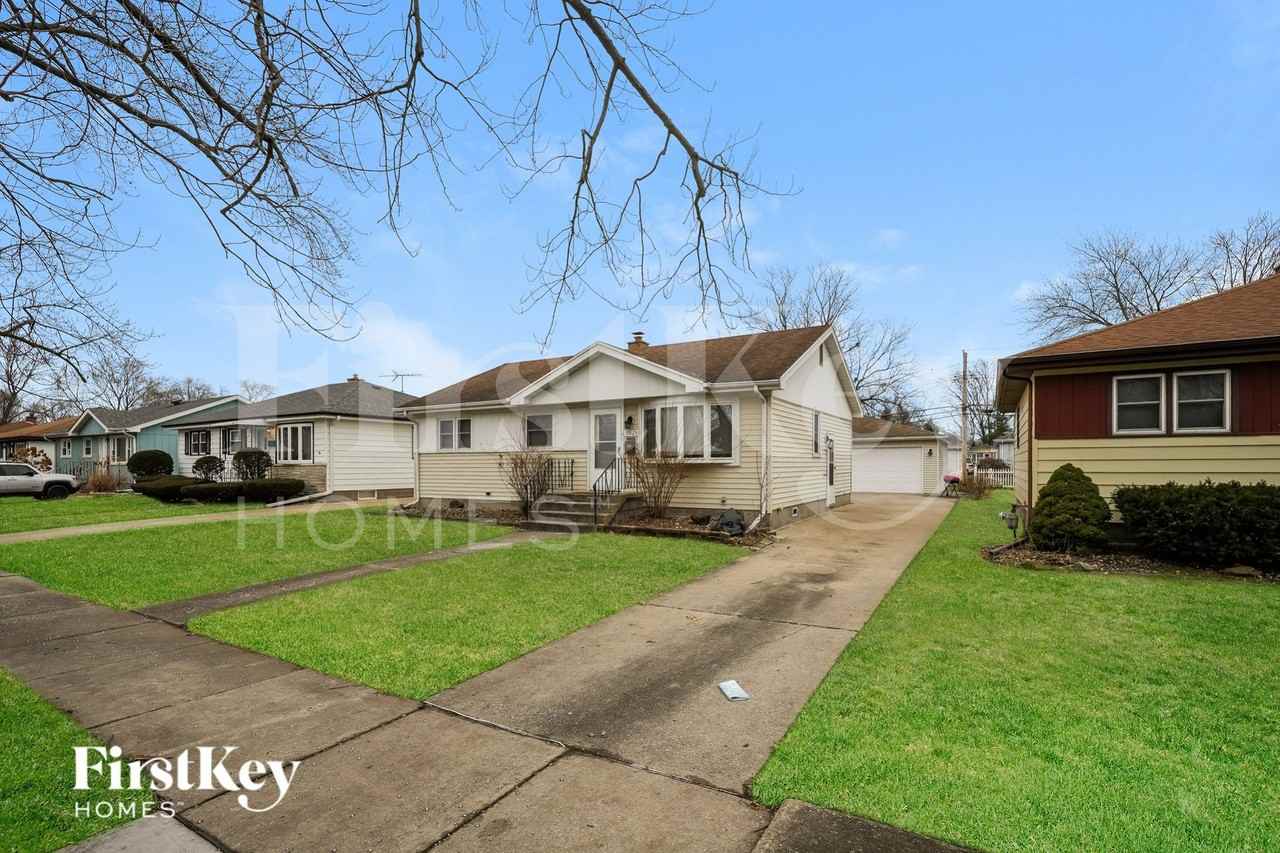 18523 Oak Ave - Photo 2 of 16