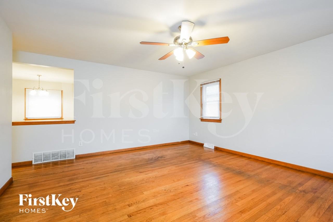 18523 Oak Ave - Photo 3 of 16