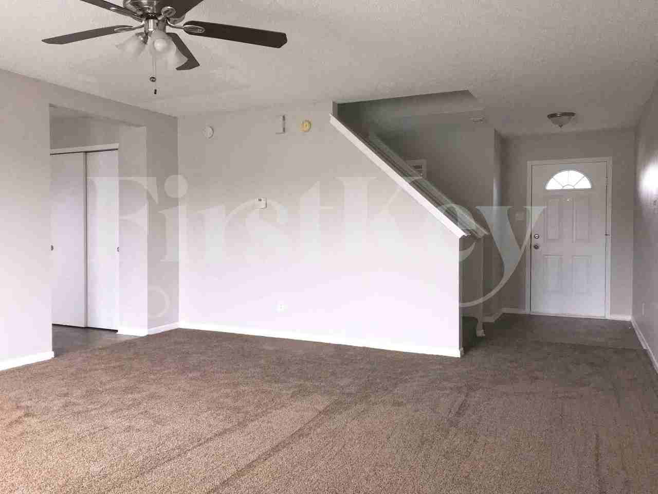 1749 Blue Grass Pkwy - Photo 2 of 11