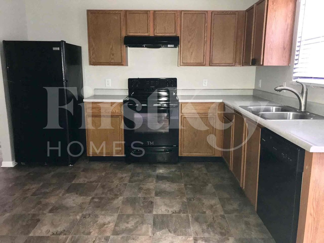 1749 Blue Grass Pkwy - Photo 3 of 11