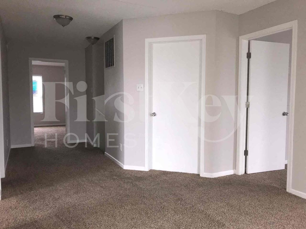 1749 Blue Grass Pkwy - Photo 4 of 11