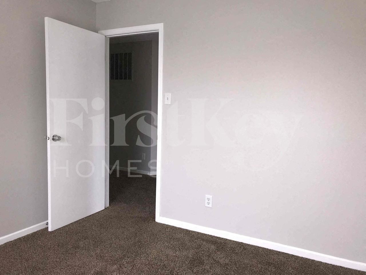 1749 Blue Grass Pkwy - Photo 6 of 11