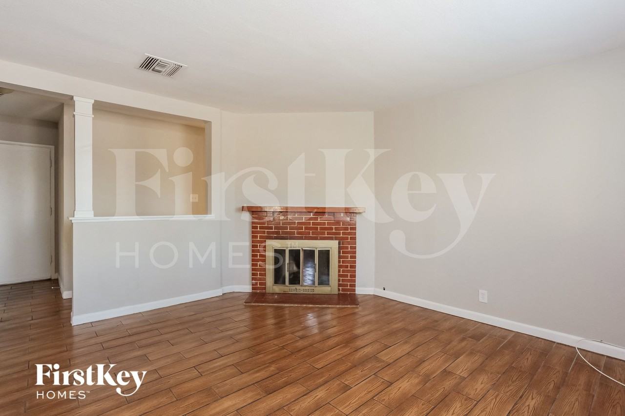 1701 Sweeney Ave - Photo 7 of 15