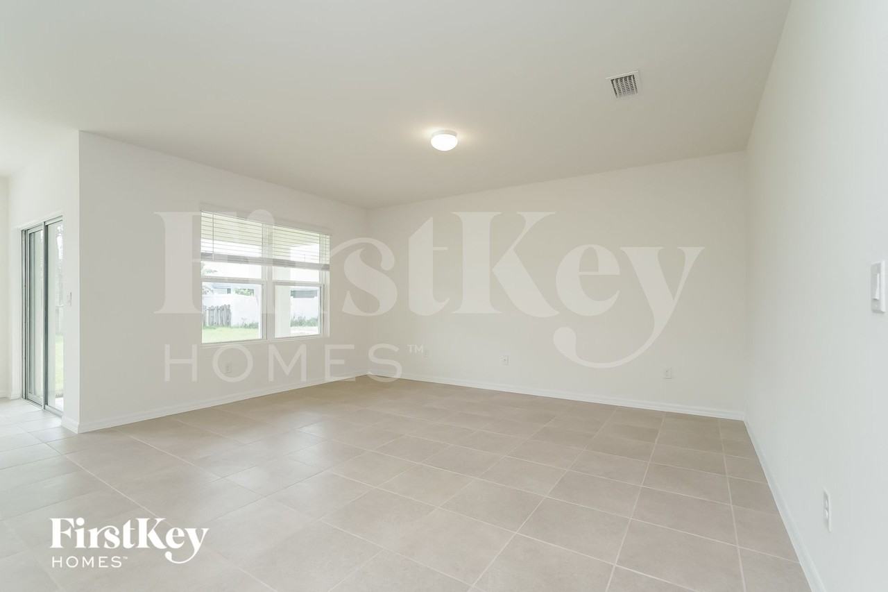 1622 Sw 27th St - Photo 2 of 15