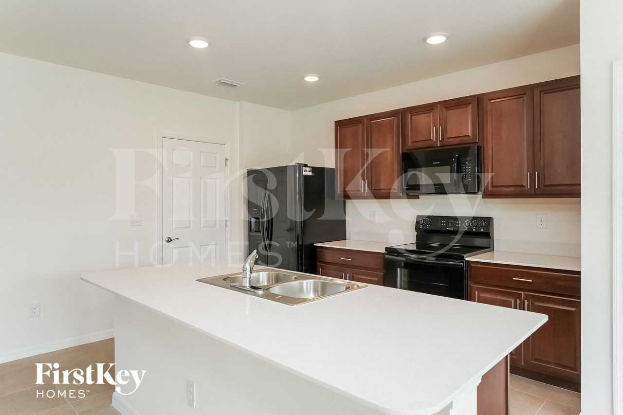 1622 Sw 27th St - Photo 5 of 15