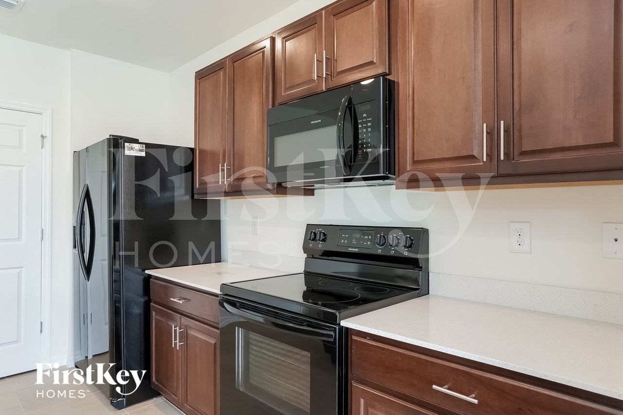 1622 Sw 27th St - Photo 7 of 15