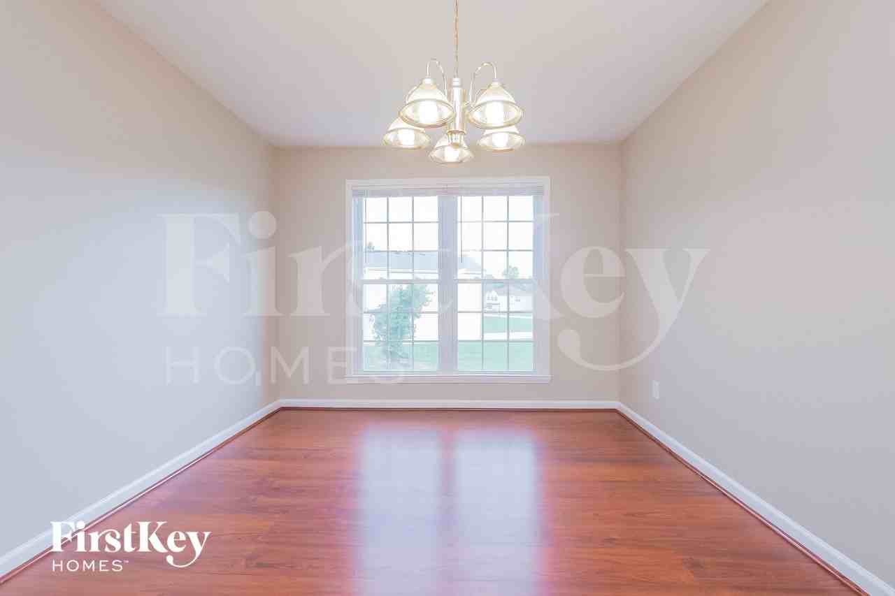 161 Solomon Dr - Photo 4 of 15