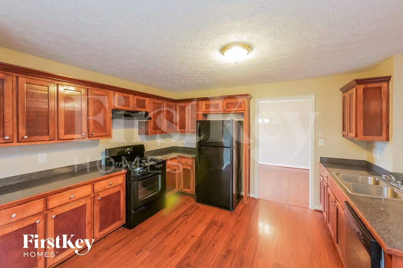 161 Solomon Dr - Photo 5 of 15