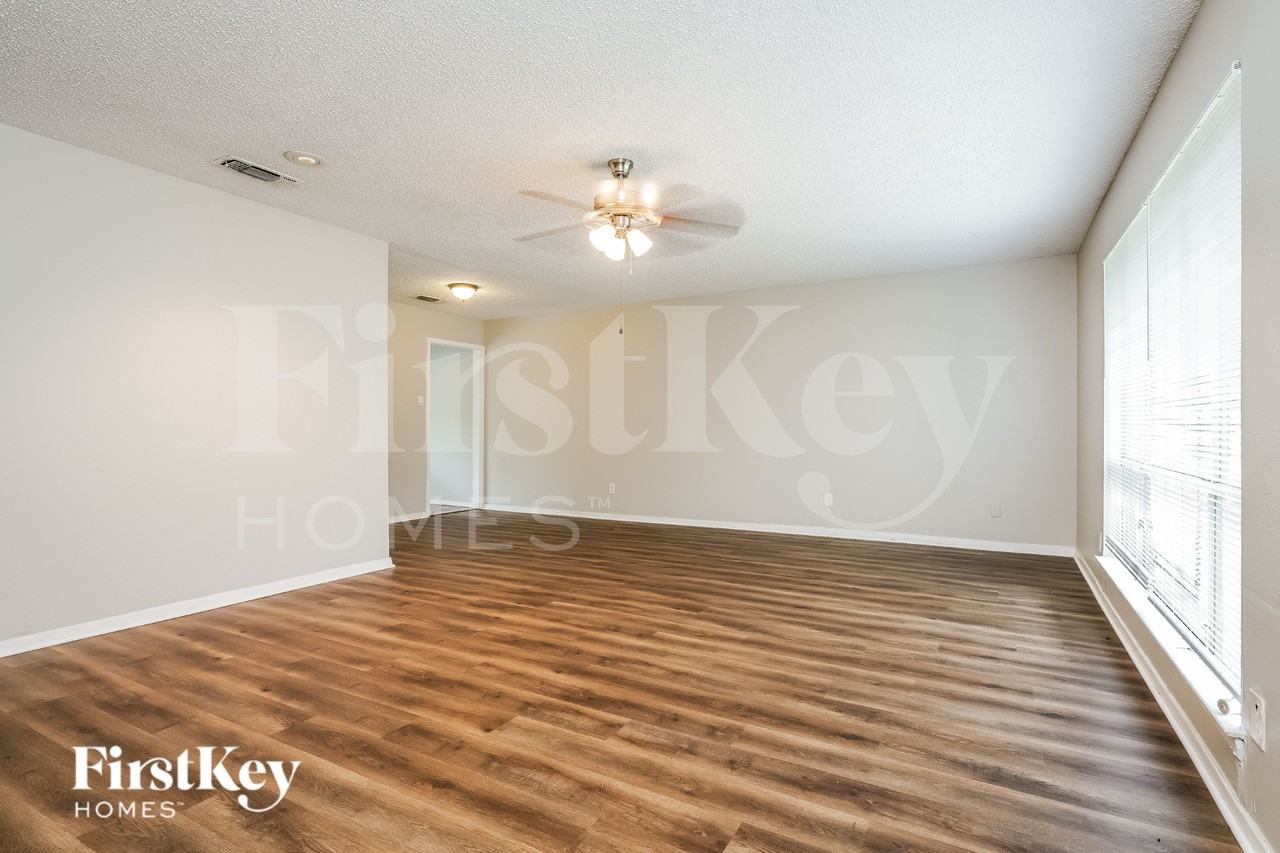 1504 Terrace St - Photo 3 of 20