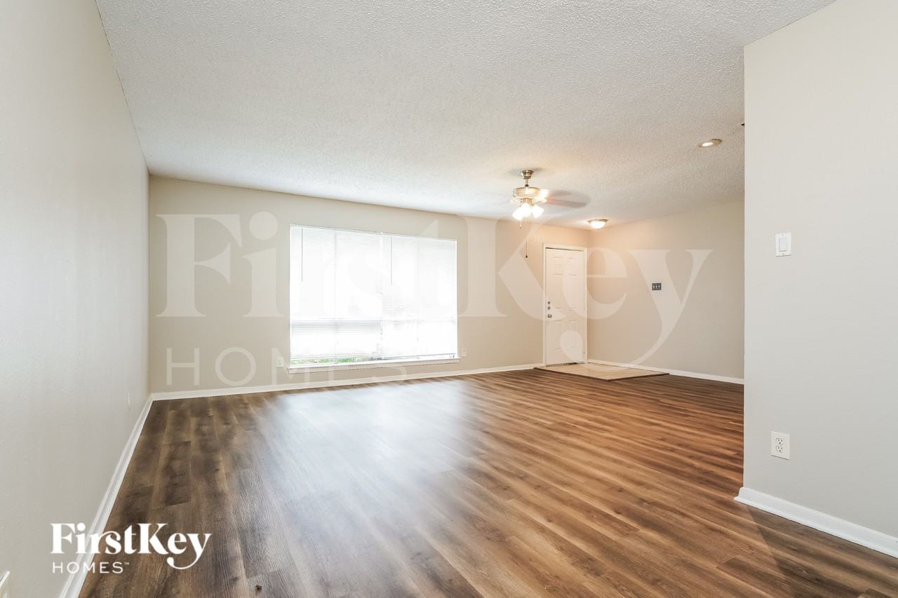 1504 Terrace St - Photo 5 of 20