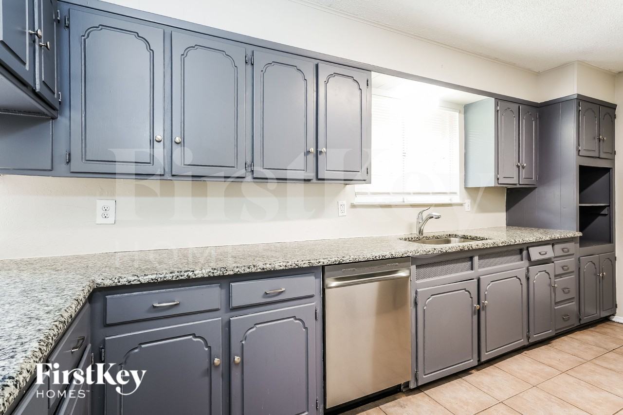 1504 Terrace St - Photo 6 of 20