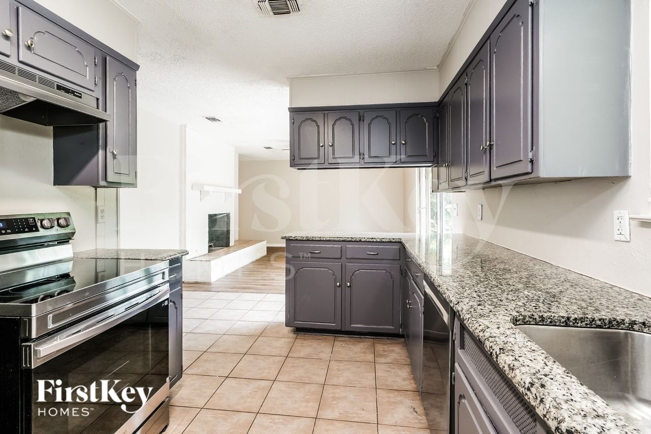 1504 Terrace St - Photo 7 of 20