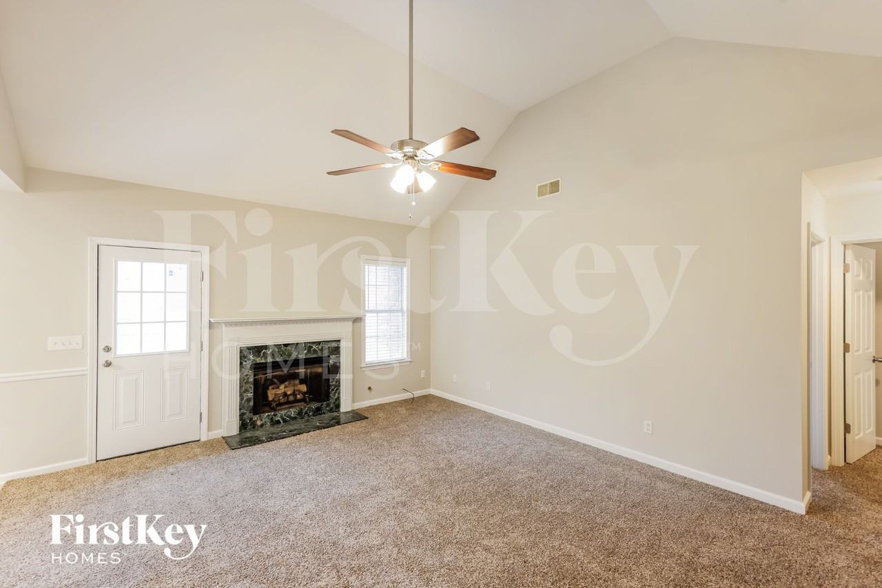 146 Hickory Point Dr - Photo 4 of 16