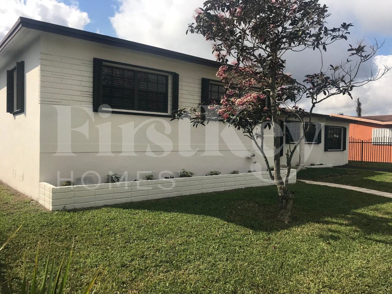 1420 Nwterrace - Photo 2 of 27