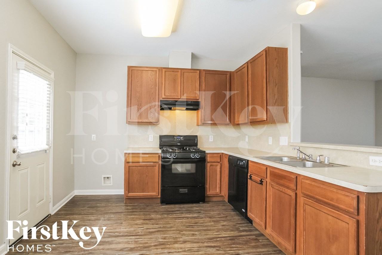 12911 Pine Meadows St - Photo 5 of 15