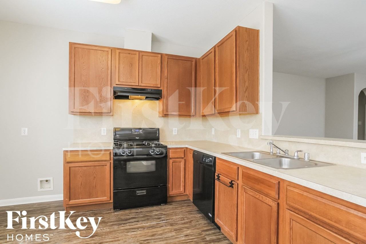 12911 Pine Meadows St - Photo 6 of 15