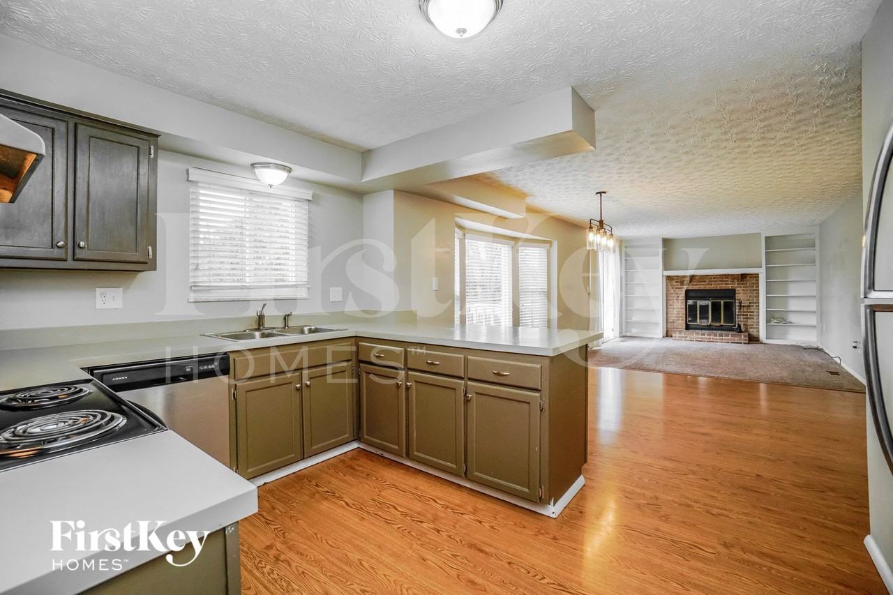 12111 Peppermill Ln - Photo 4 of 15