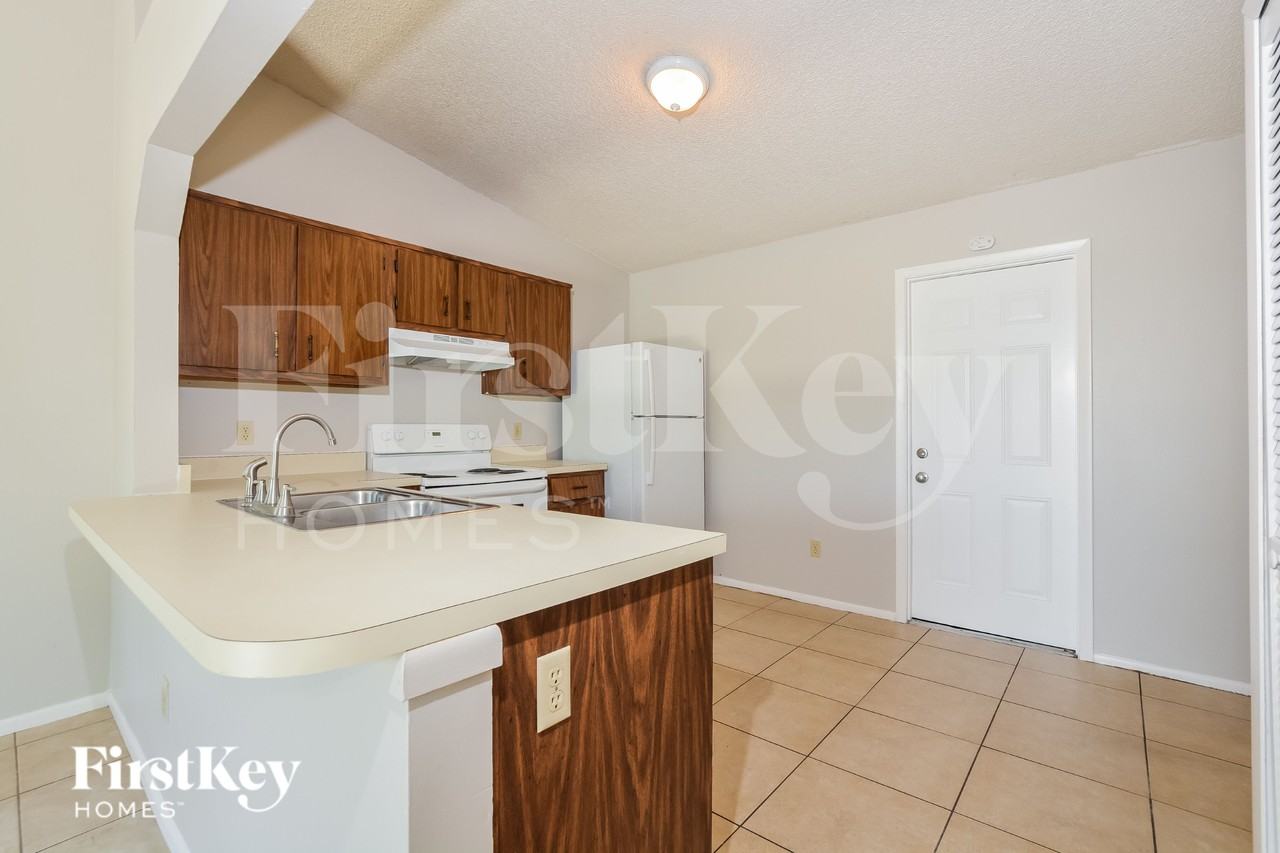 121 Summerset Dr - Photo 5 of 16