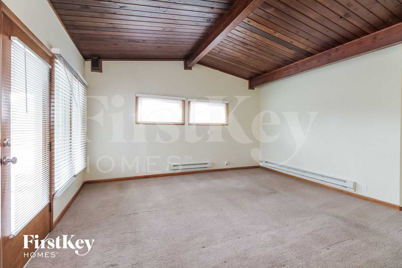 1054 Kenmore Ave - Photo 3 of 14