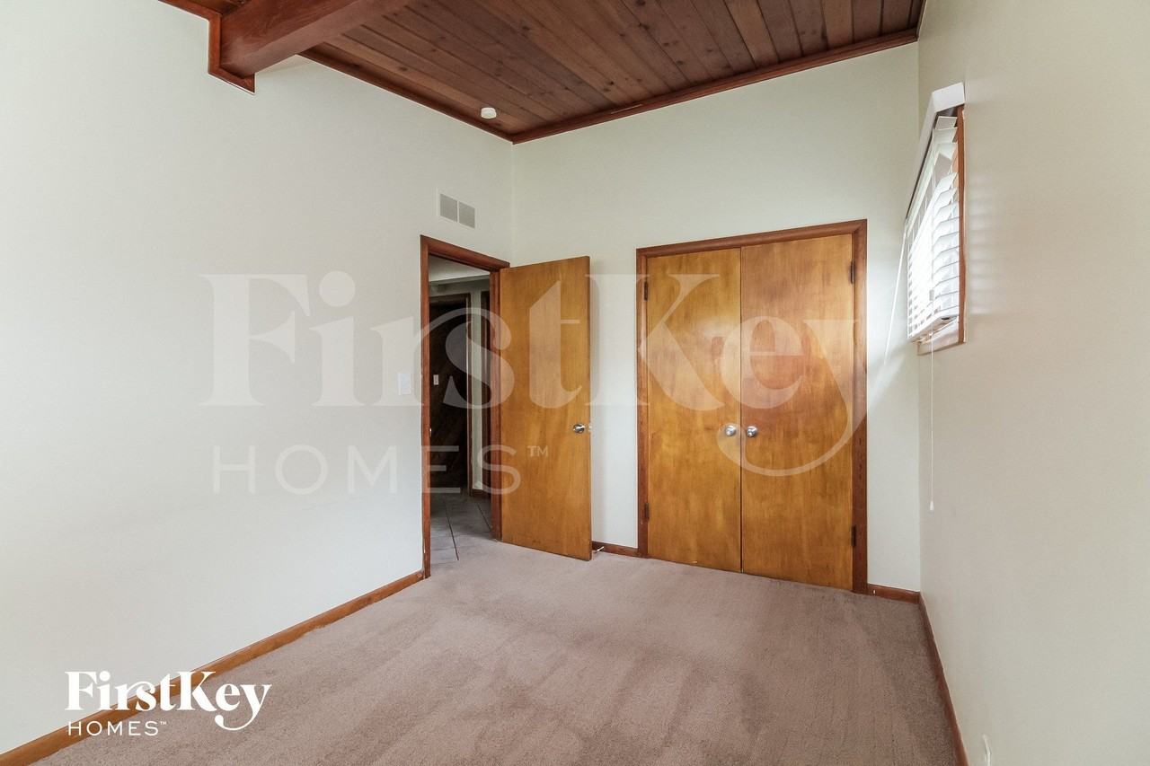 1054 Kenmore Ave - Photo 6 of 14