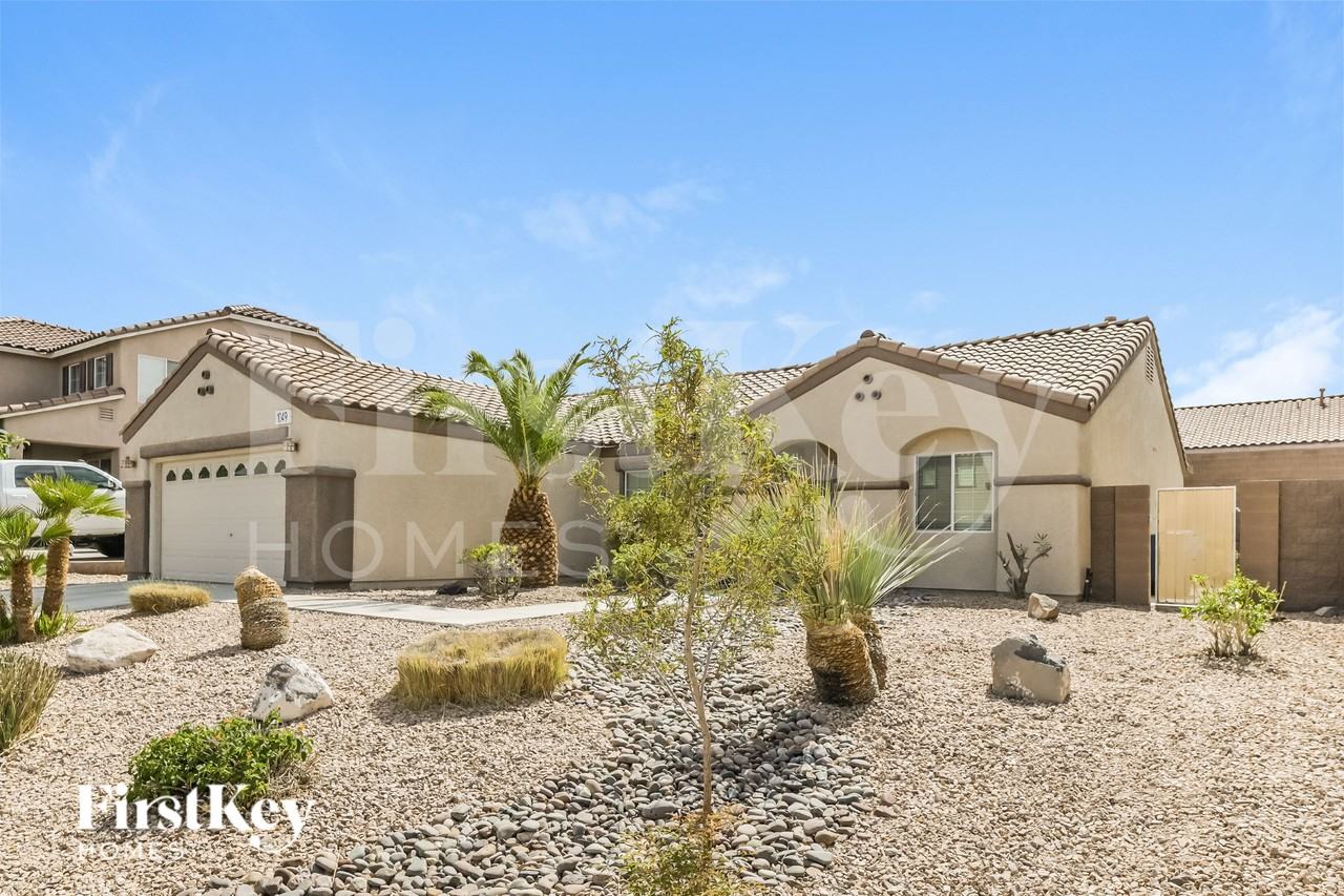 1049 Silver Star St - Photo 3 of 16