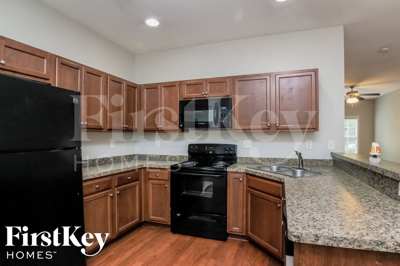 10140 Benton Woods Dr Bldg A #4 - Photo 5 of 15