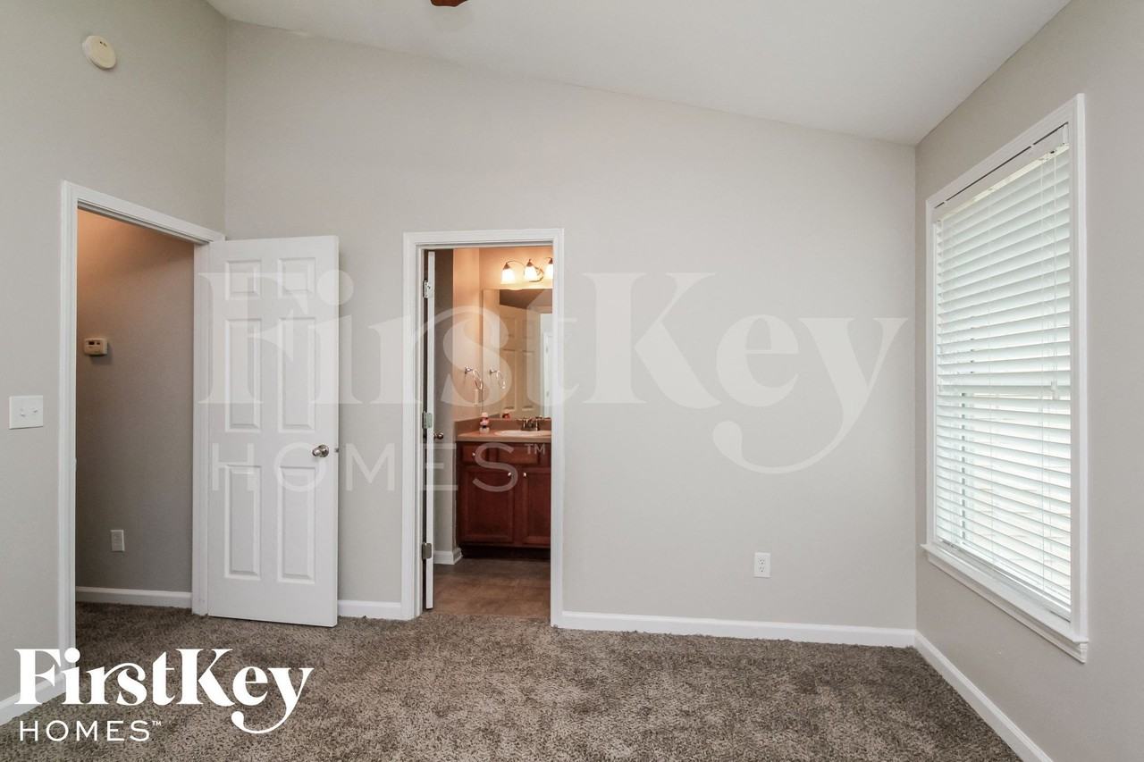 10140 Benton Woods Dr Bldg A #4 - Photo 6 of 15