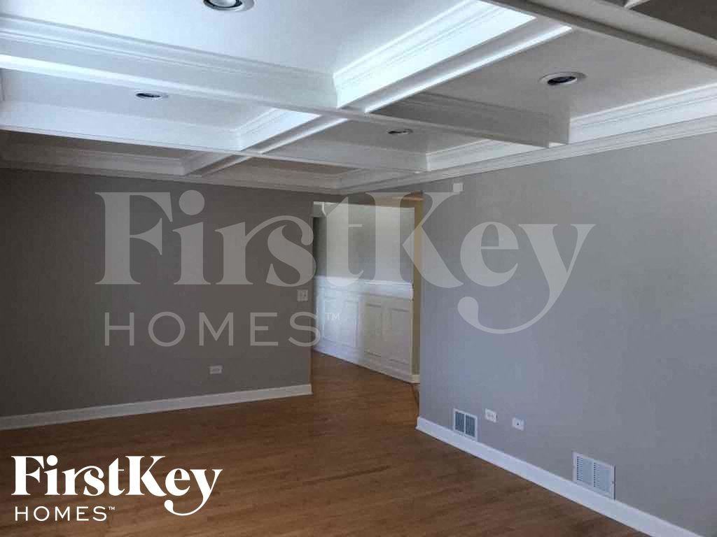 100 S Dilger Ave - Photo 3 of 15