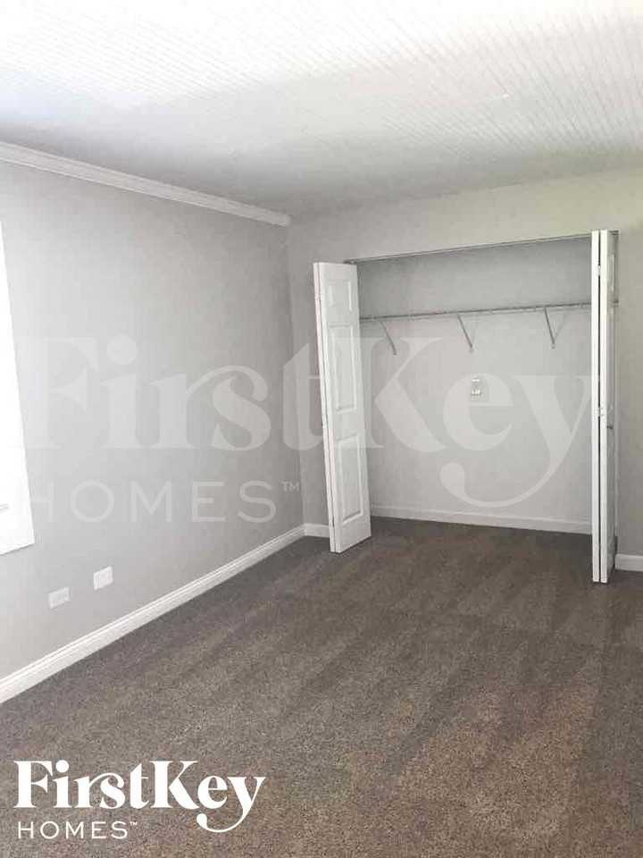 100 S Dilger Ave - Photo 6 of 15