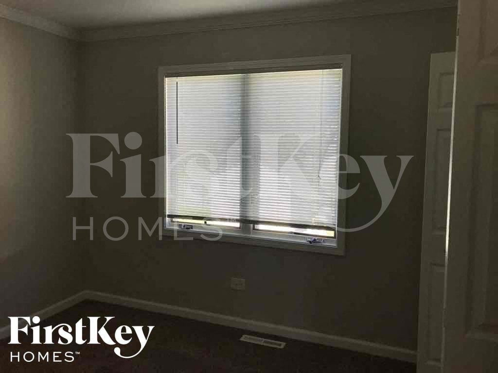 100 S Dilger Ave - Photo 7 of 15