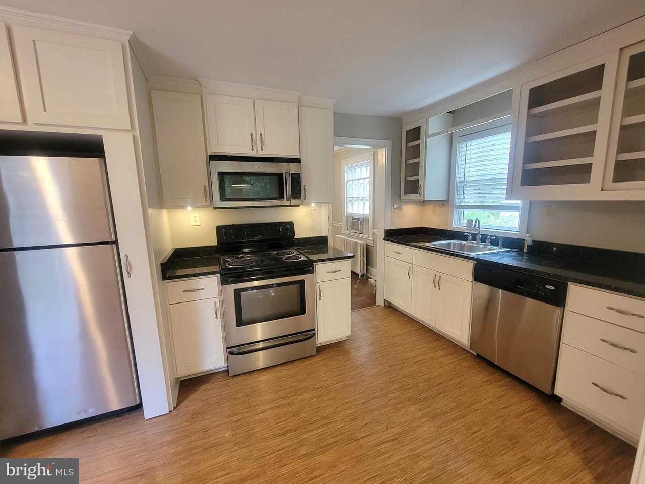 905 Evergreen Ave - Photo 5 of 14