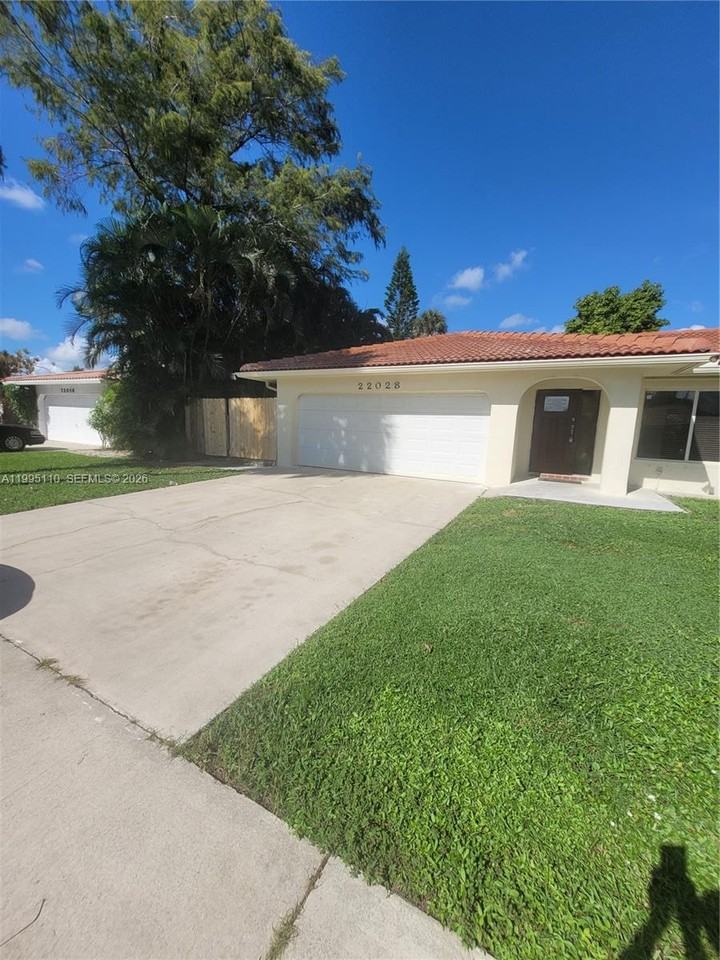 22028 Acapulco Ct - Photo 2 of 34