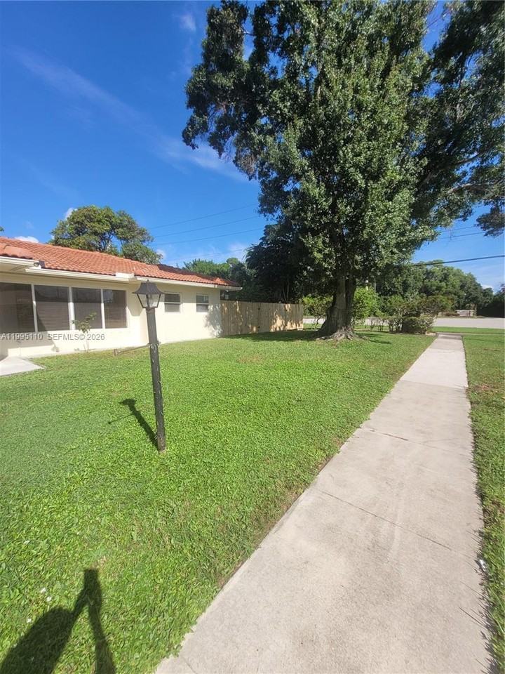 22028 Acapulco Ct - Photo 5 of 34