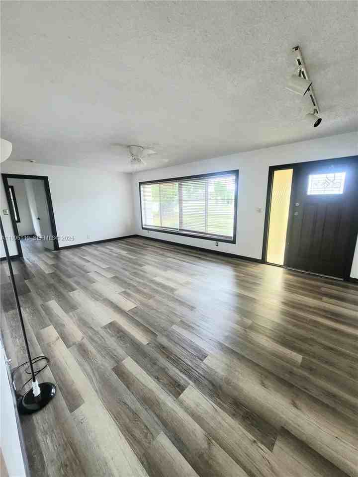 22028 Acapulco Ct - Photo 7 of 34