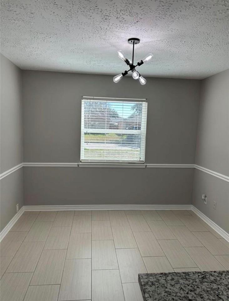 2318 Aprilmont Dr - Photo 3 of 18