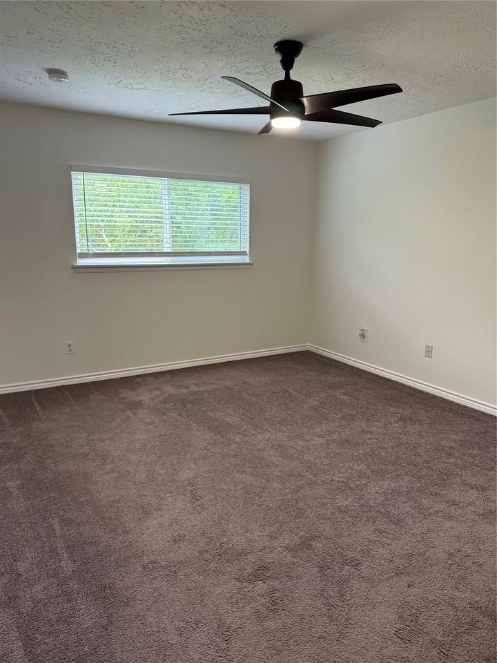 2318 Aprilmont Dr - Photo 7 of 18