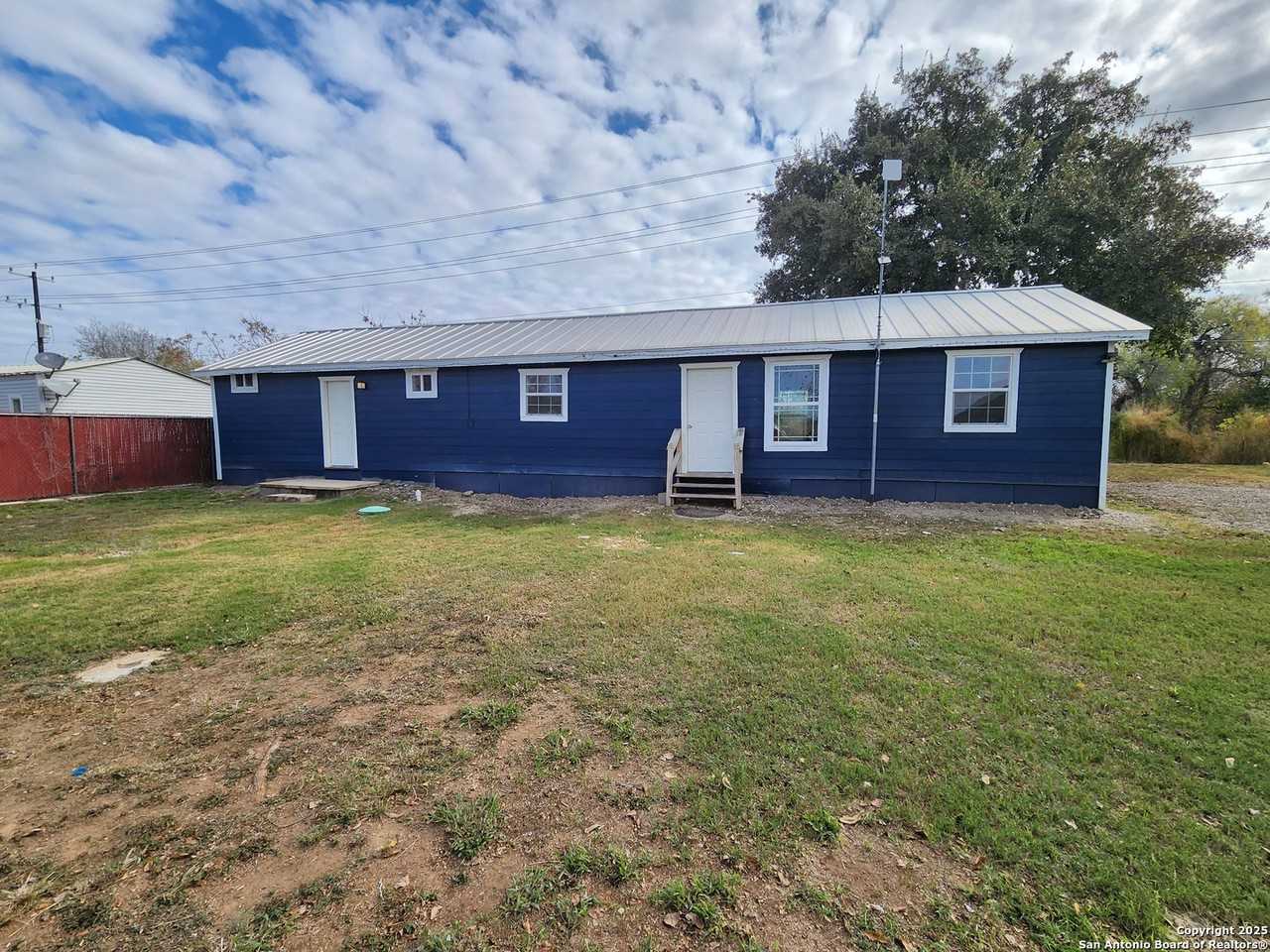20335 Campbellton Rd - Photo 2 of 16