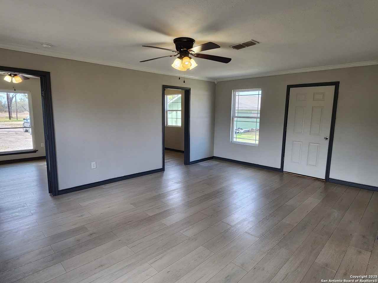 20335 Campbellton Rd - Photo 3 of 16