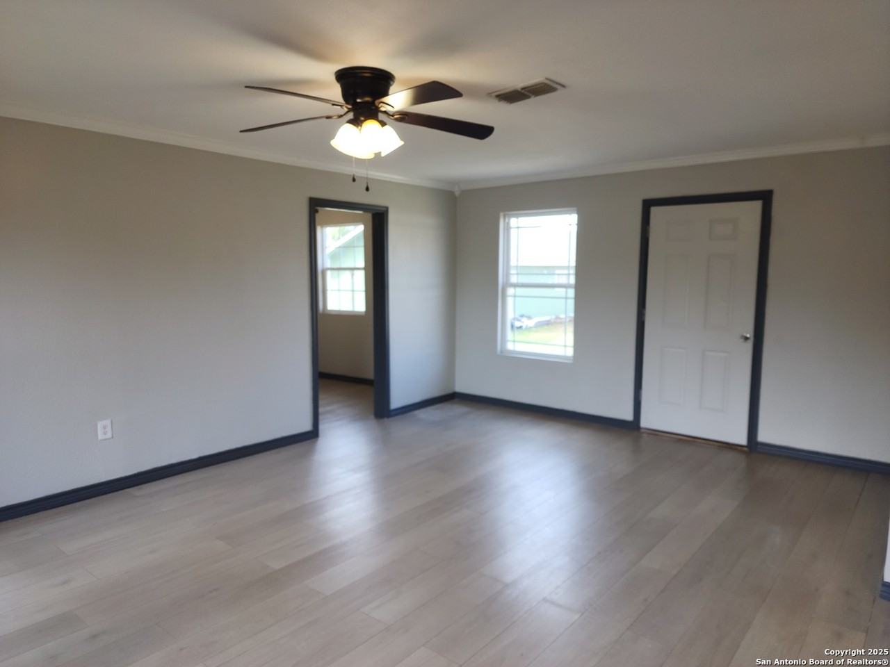 20335 Campbellton Rd - Photo 4 of 16