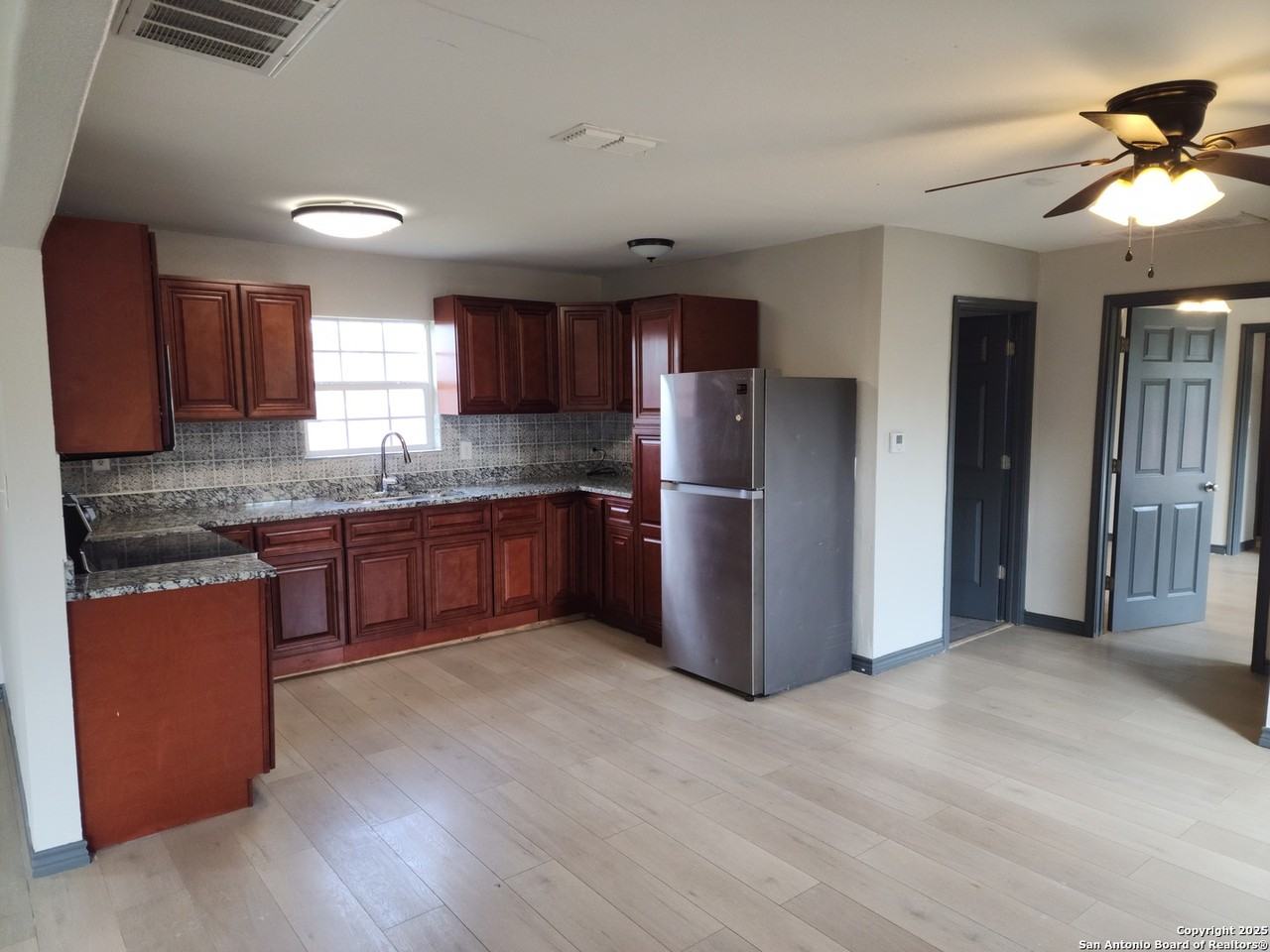 20335 Campbellton Rd - Photo 5 of 16